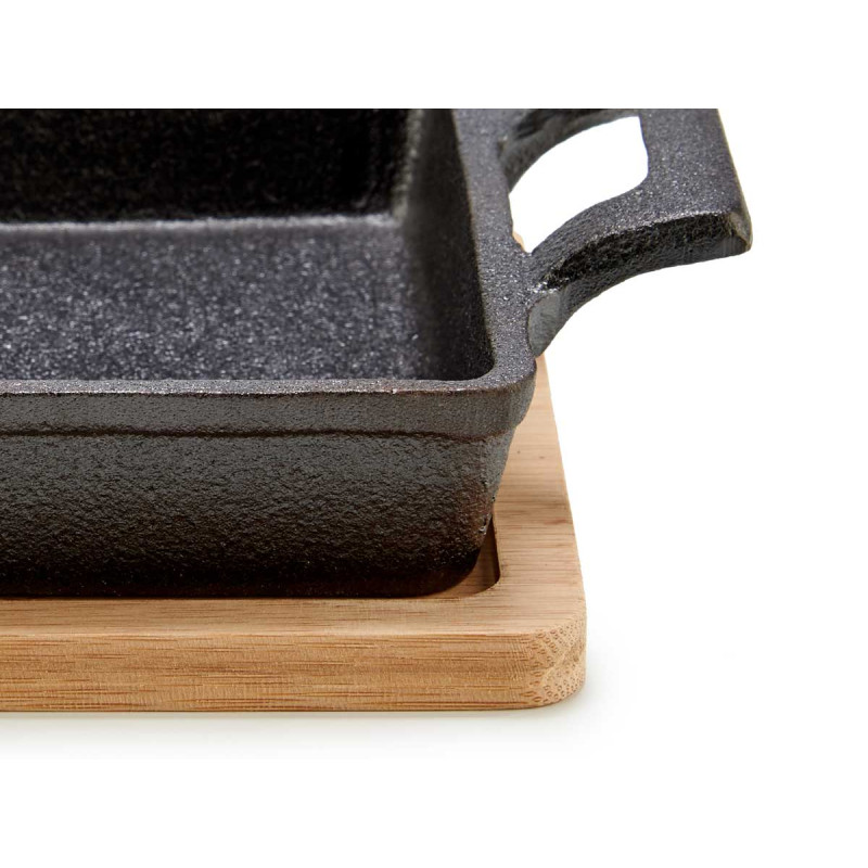 SMALL SQUARE CAST IRON PAN W/BAMBOO TRAY