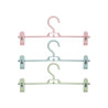 SET 4 CINTRES PINCES 3 COULEURS CLAIRES ASSORT