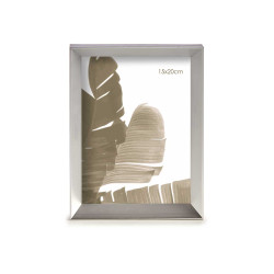 MOLDURA DE PLASTICO PRATEADA 15X20CM