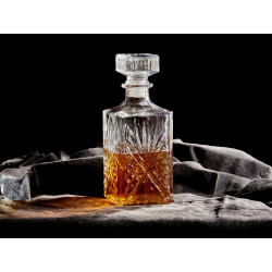DECANTADOR ESCULPIDO EM LOSANGO 900ML