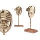 FIGURA METAL DOURADA COM SUPORTE MADEIRA