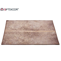 TAPETE CASTANHO 100X150CM COM PADRÃO DOURADO